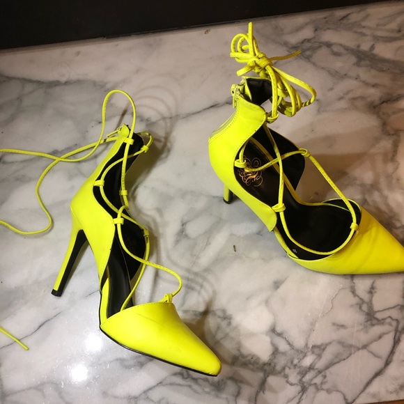 Pointy Toe Lace Up Stiletto Pump - Picture 4 of 7